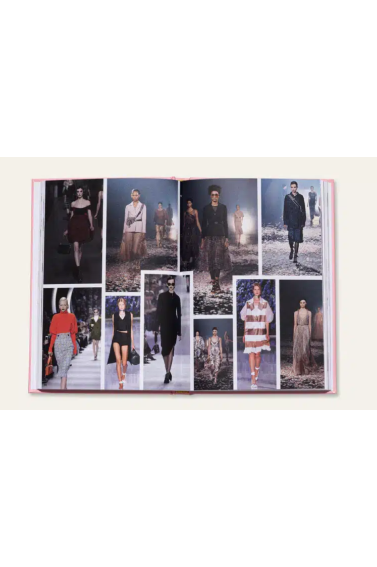 Livre The essence of Dior