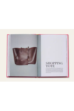 Livre The essence of Yves Saint Laurent