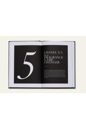 Livre The essence of Chanel