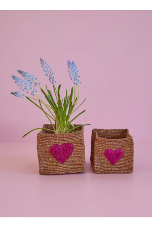 Grand panier carré en raphia - Thé - Broderie Coeur Rouge